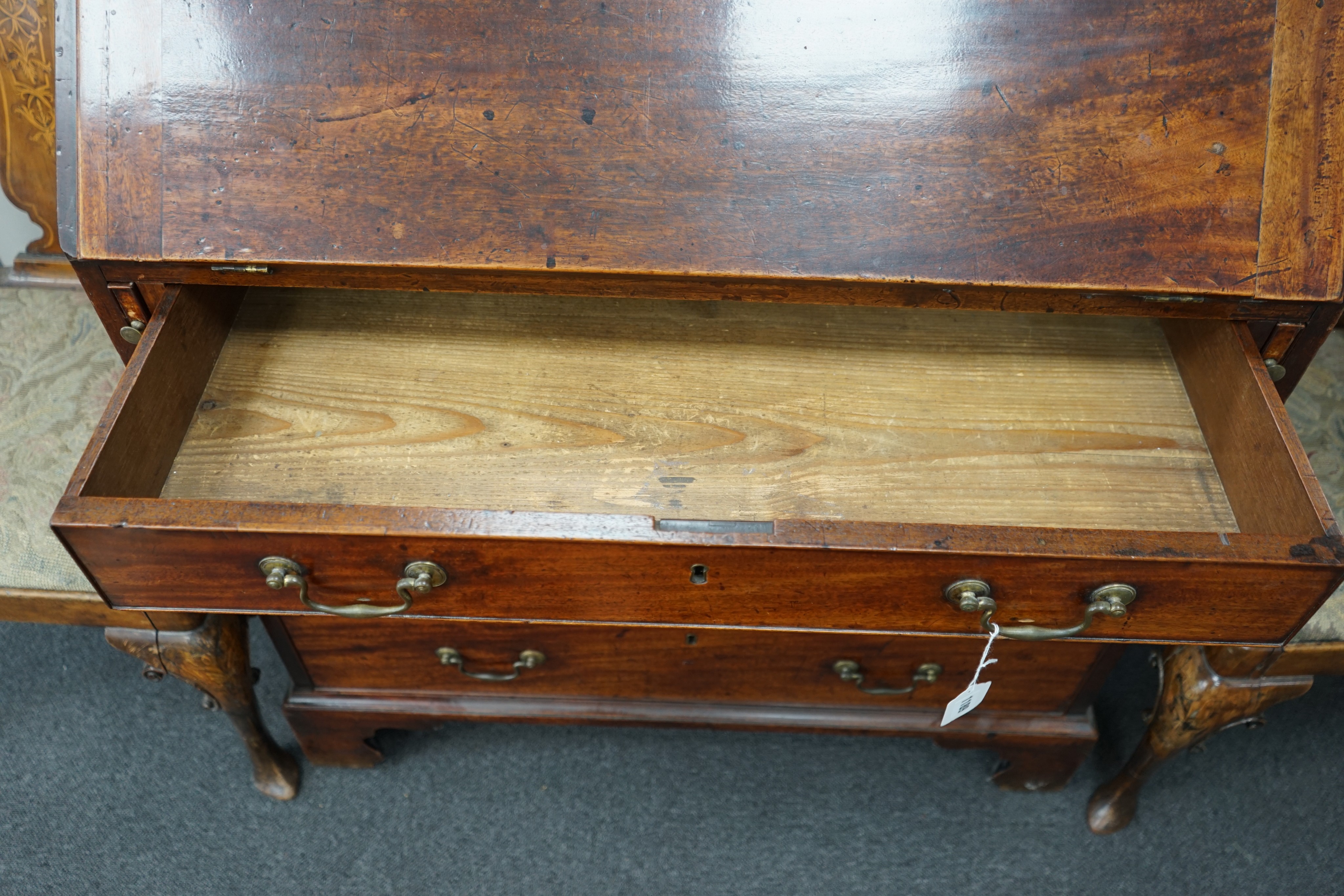 A George III mahogany bureau, width 91cm, depth 54cm, height 109cm